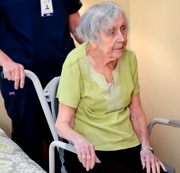 WEB ARTI Elderly Woman Chairscale